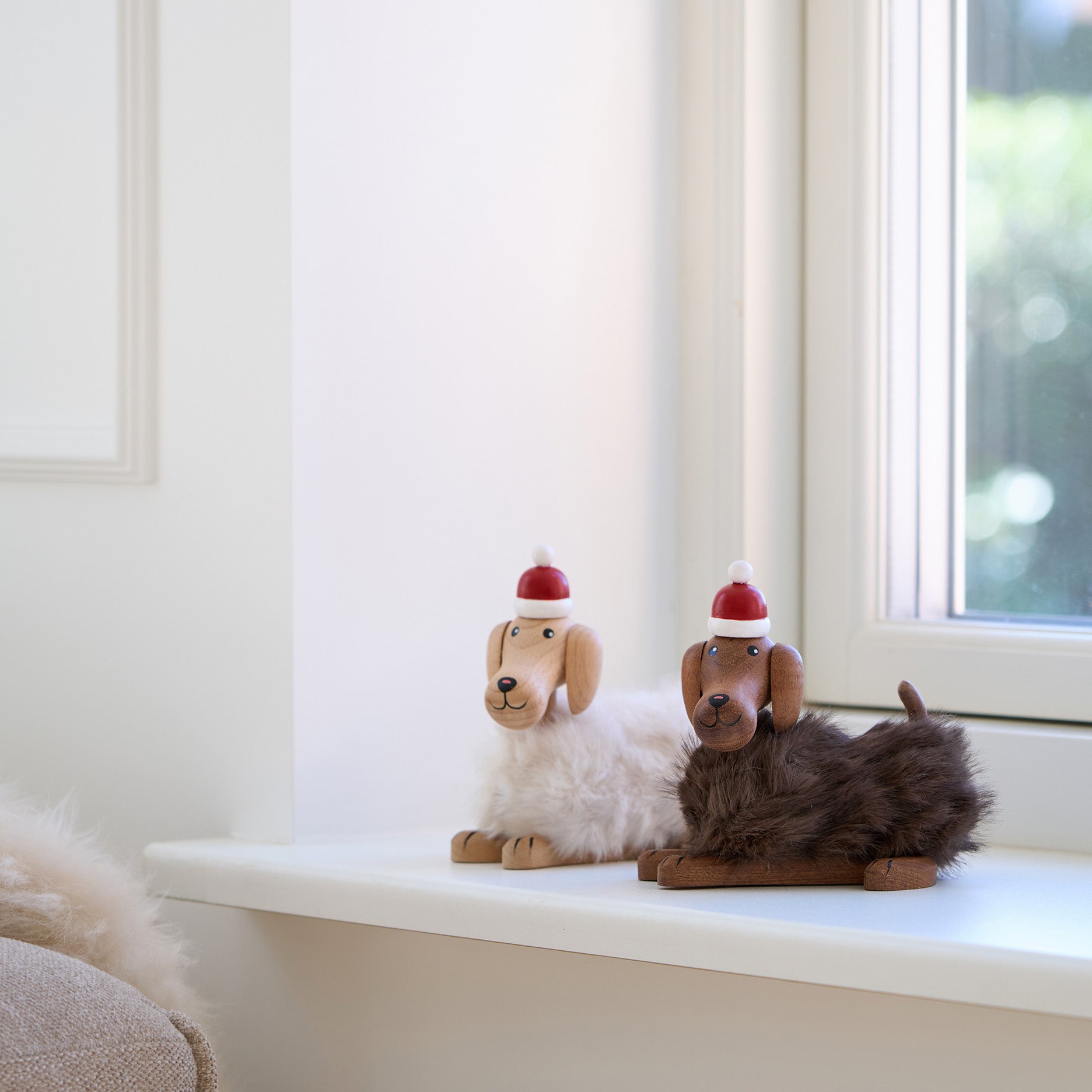 Hund mit und ohne Weihnachtsmütze