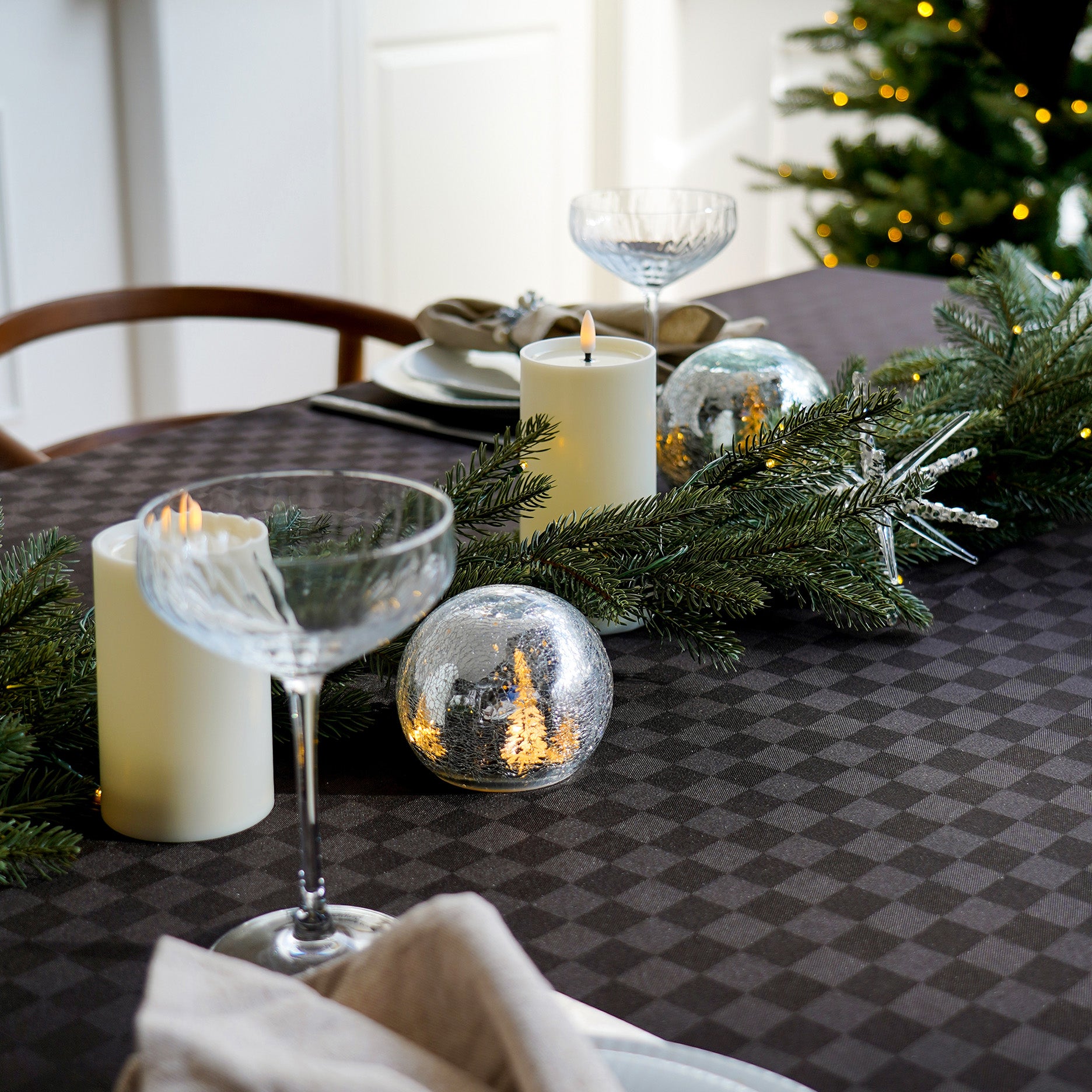Glaskugle med julemotiv og lys - sæt