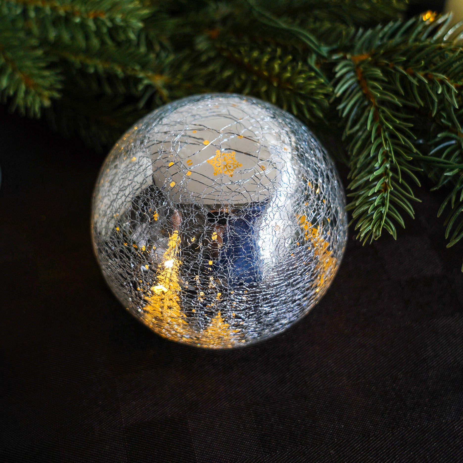 Glaskugle med julemotiv og lys - sæt