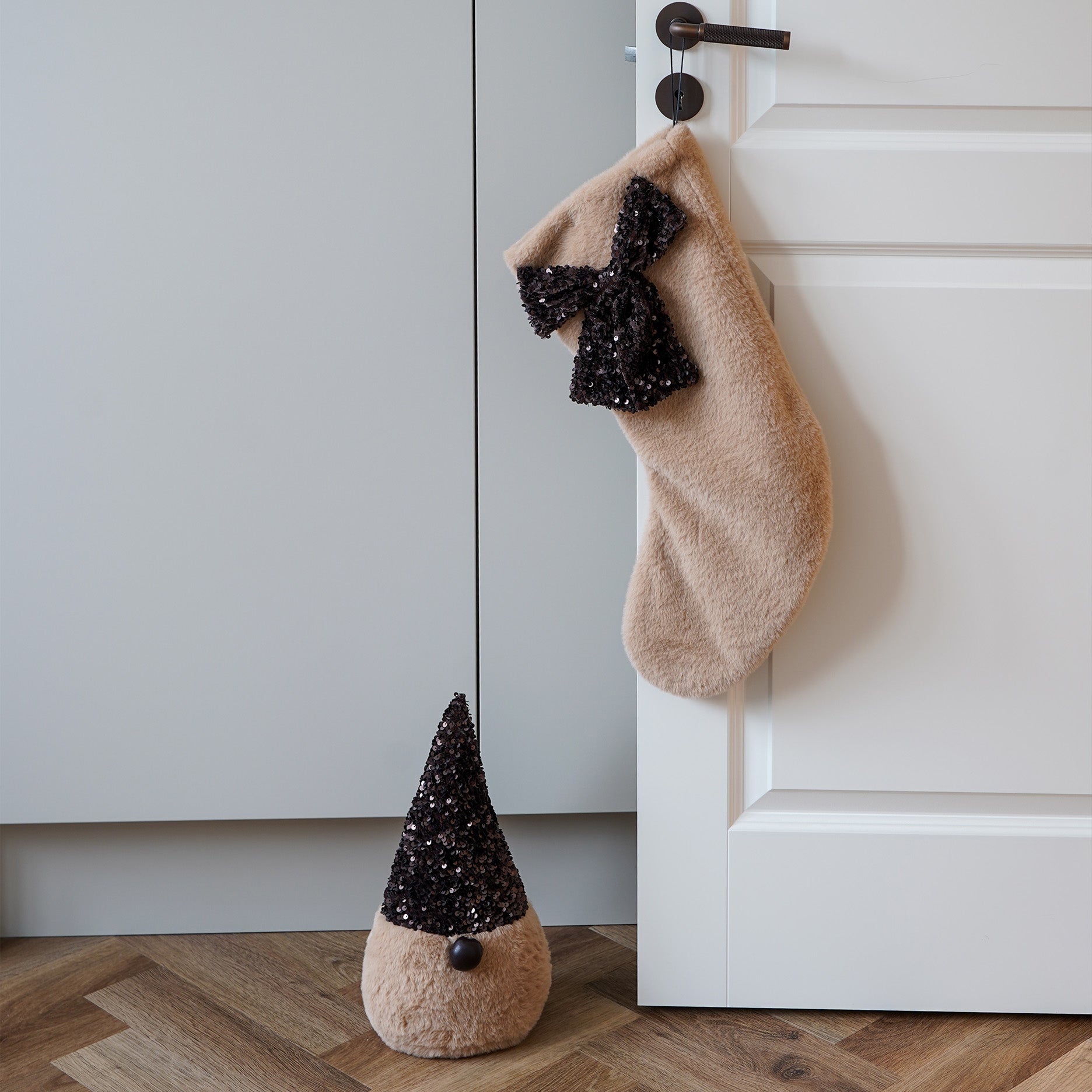 Weihnachtsstrumpf mit Paillettenschleife
