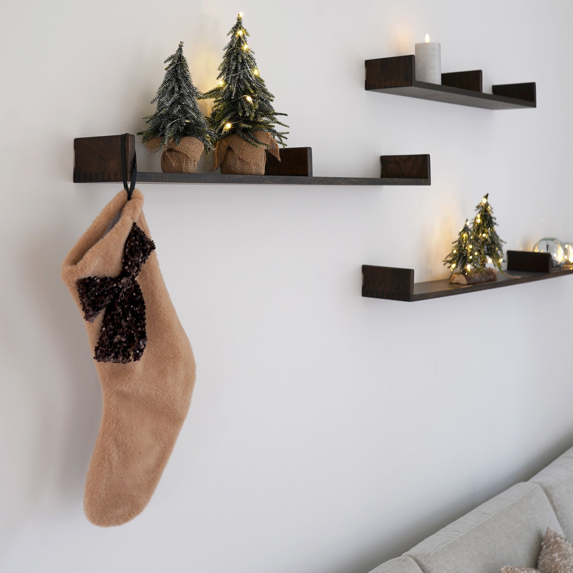 Weihnachtsstrumpf mit Paillettenschleife