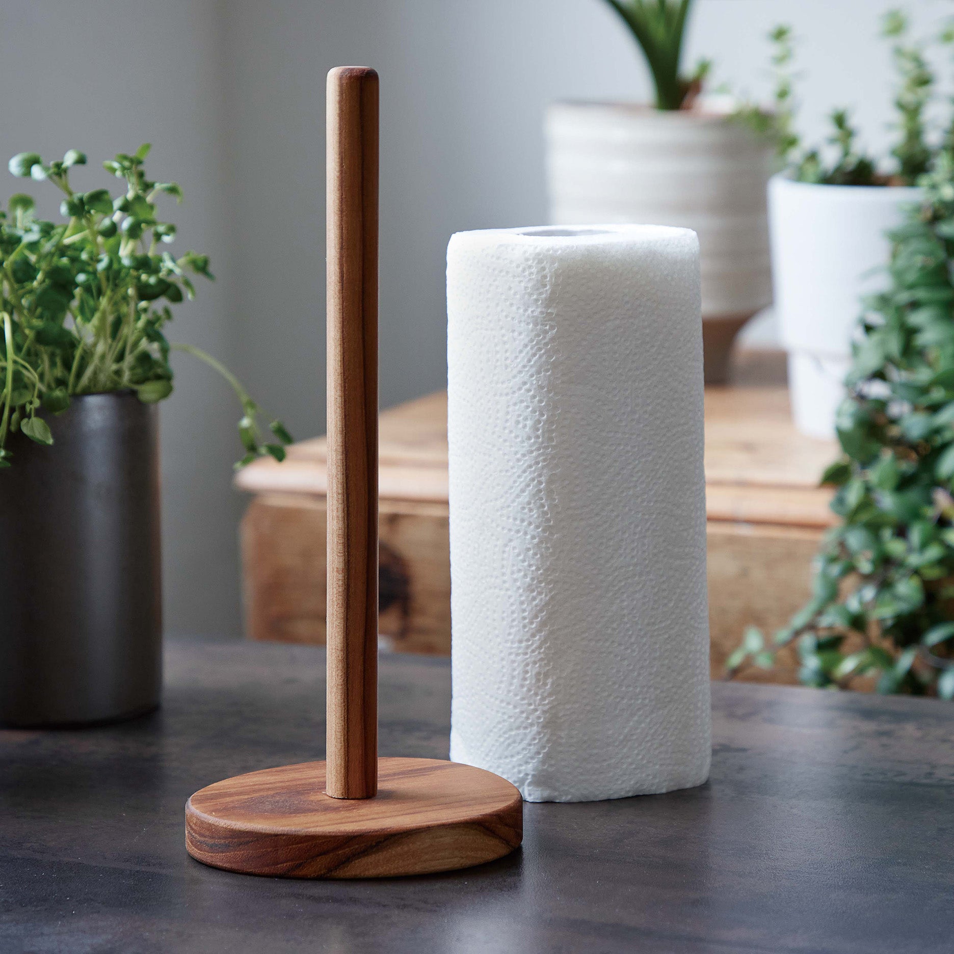 RAW Küchenrollenhalter aus Teak