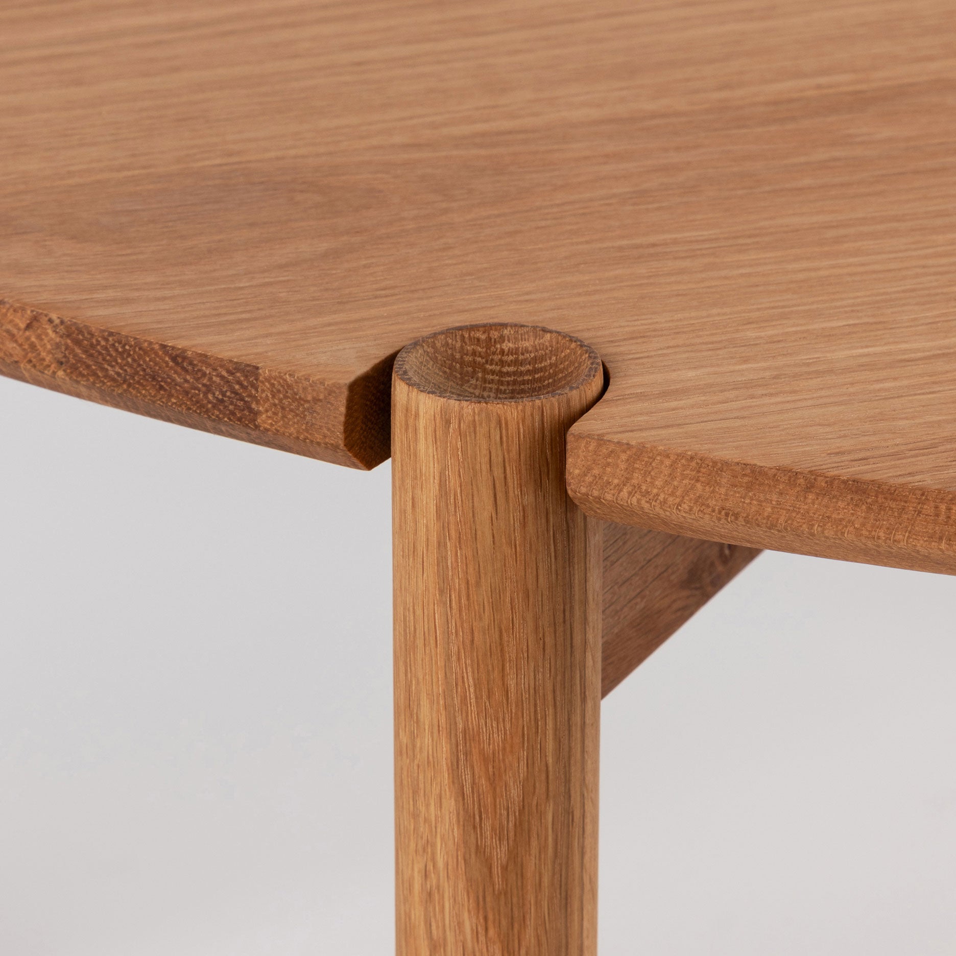 Colo Cross Couchtisch FSC-zertifizierte Eiche H43 cm