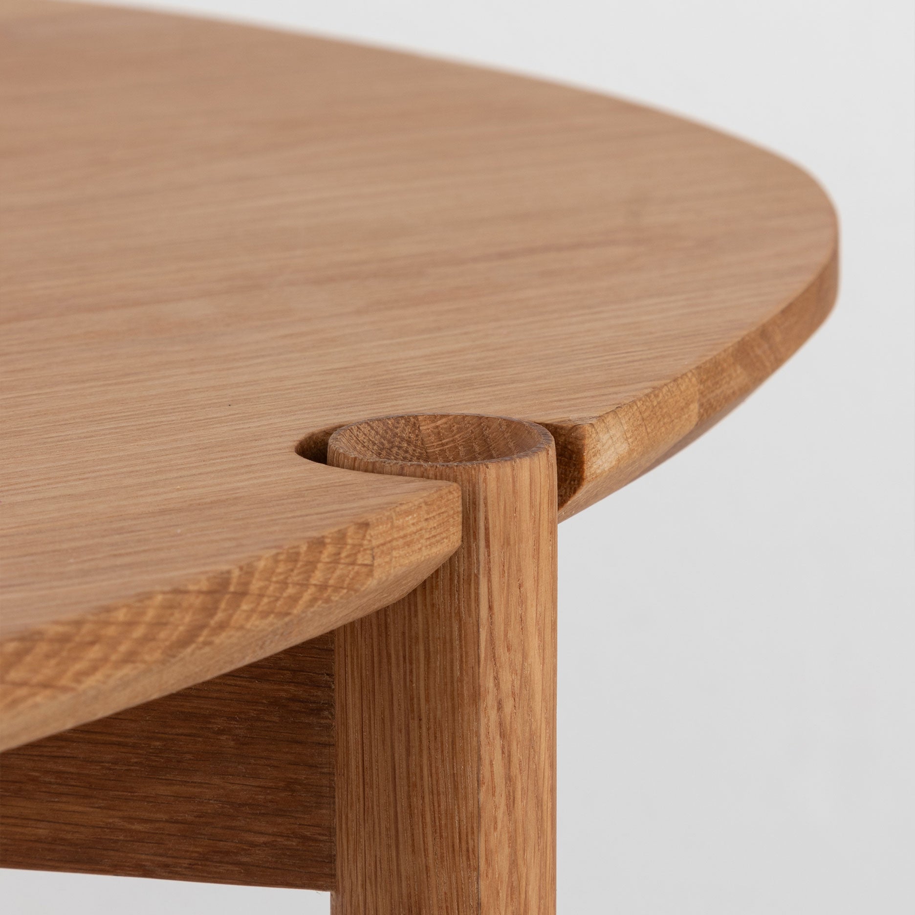 Colo Cross Couchtisch FSC-zertifizierte Eiche H43 cm