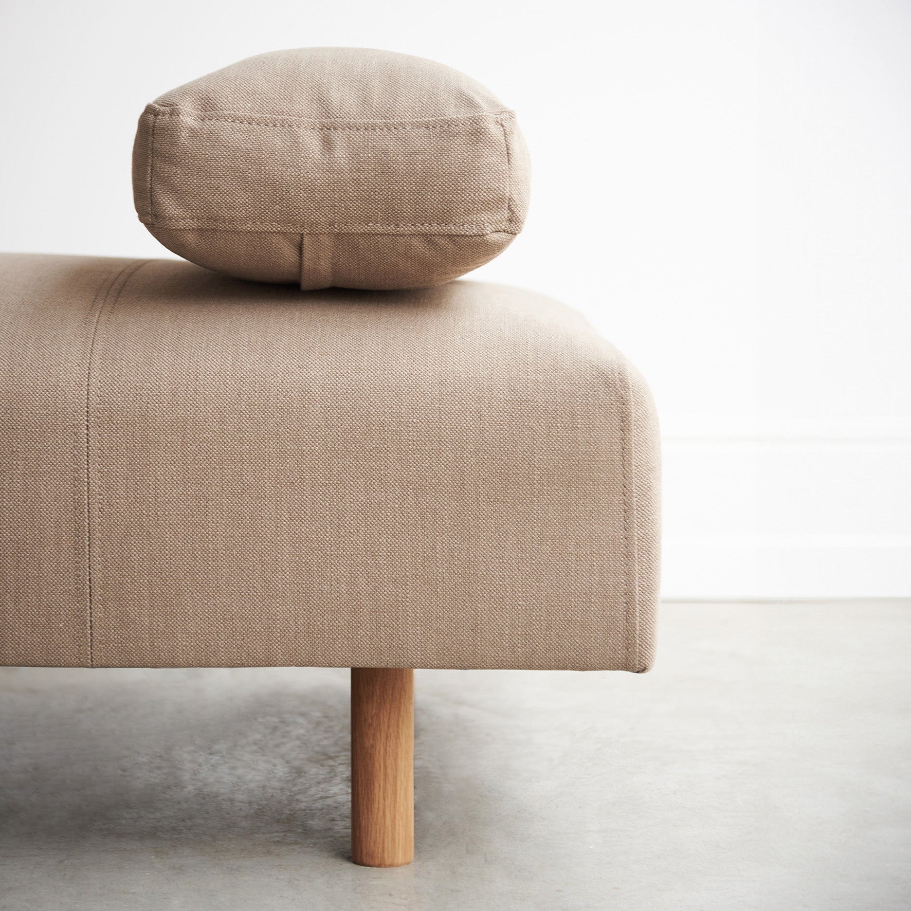 Stapleton II Daybed mit Eichenfüßen