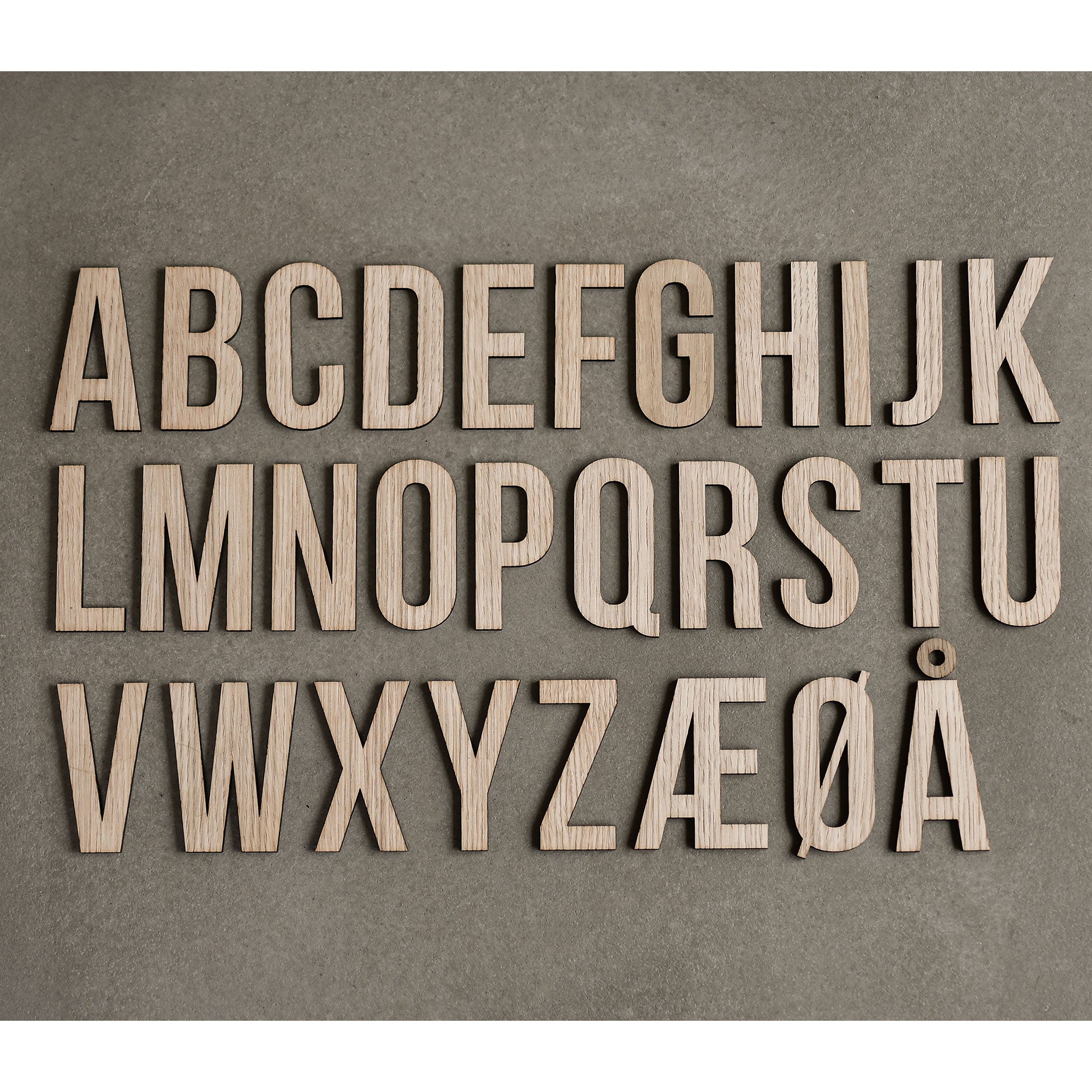 Buchstabe K Helle Eiche