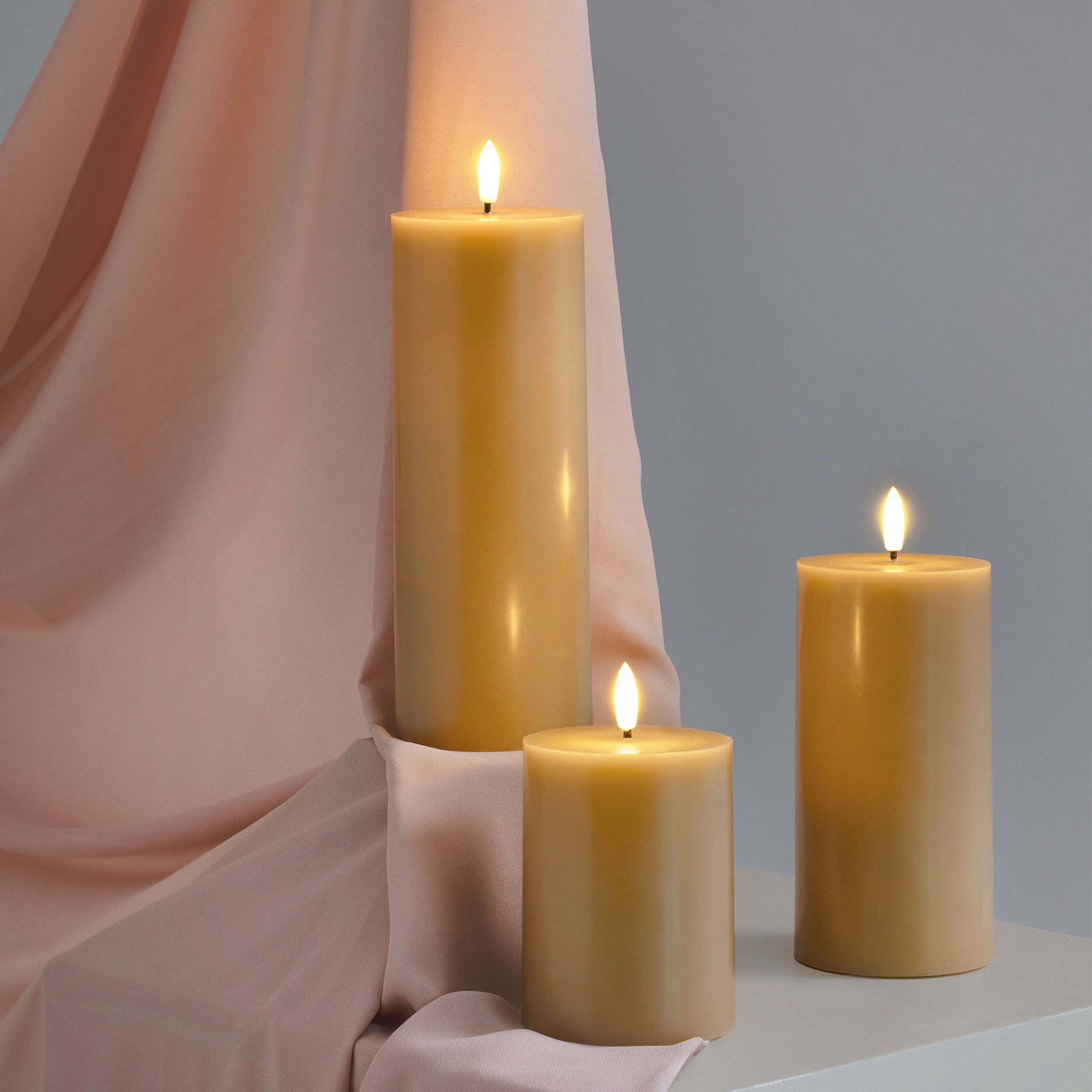 LED Stumpenkerze 7,4 x 20 cm honey mustard
