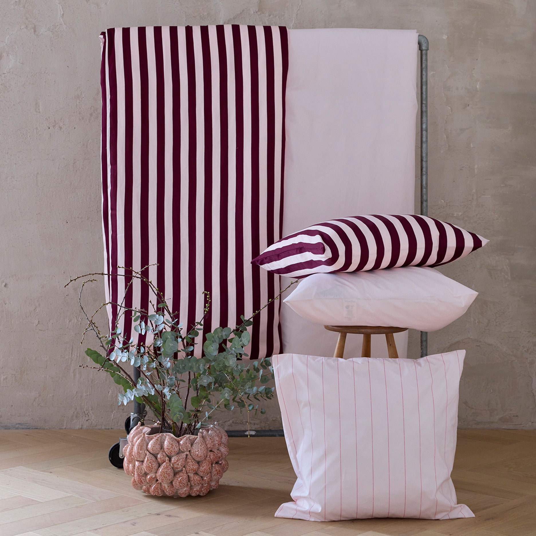 Blok strib sengetøj 140x200 cm Royal/rose