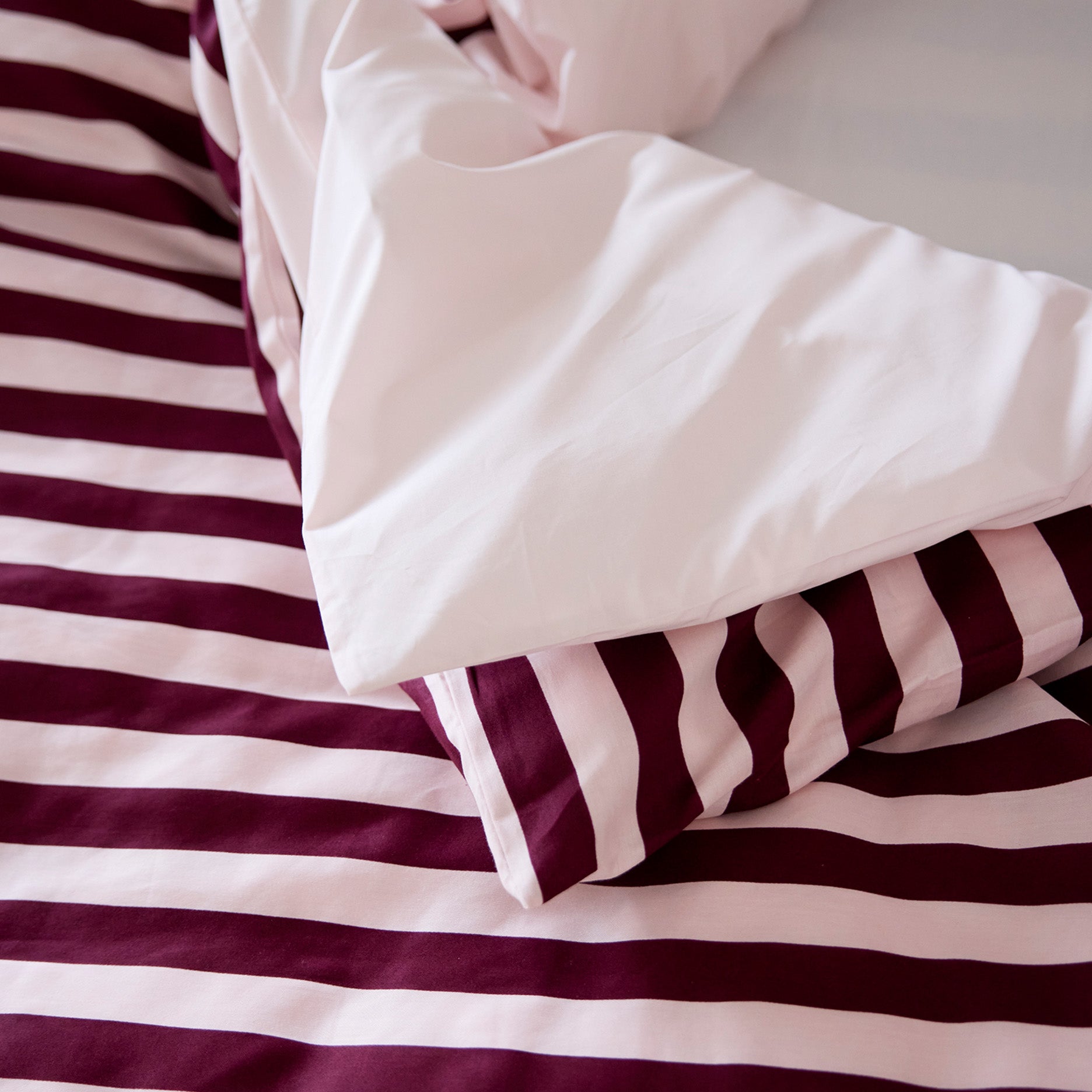 Blok strib sengetøj 140x220 cm Royal/rose
