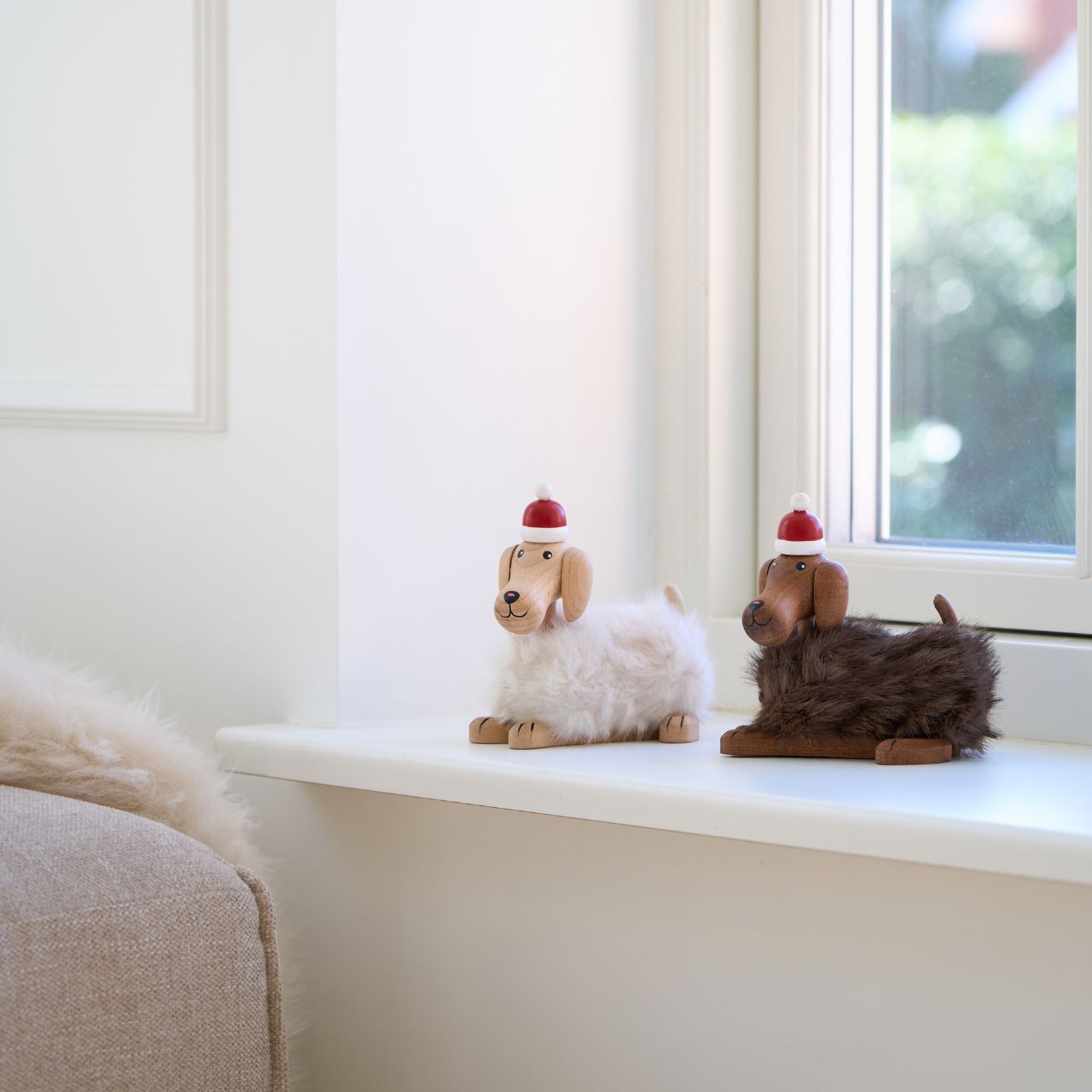 Hund mit und ohne Weihnachtsmütze