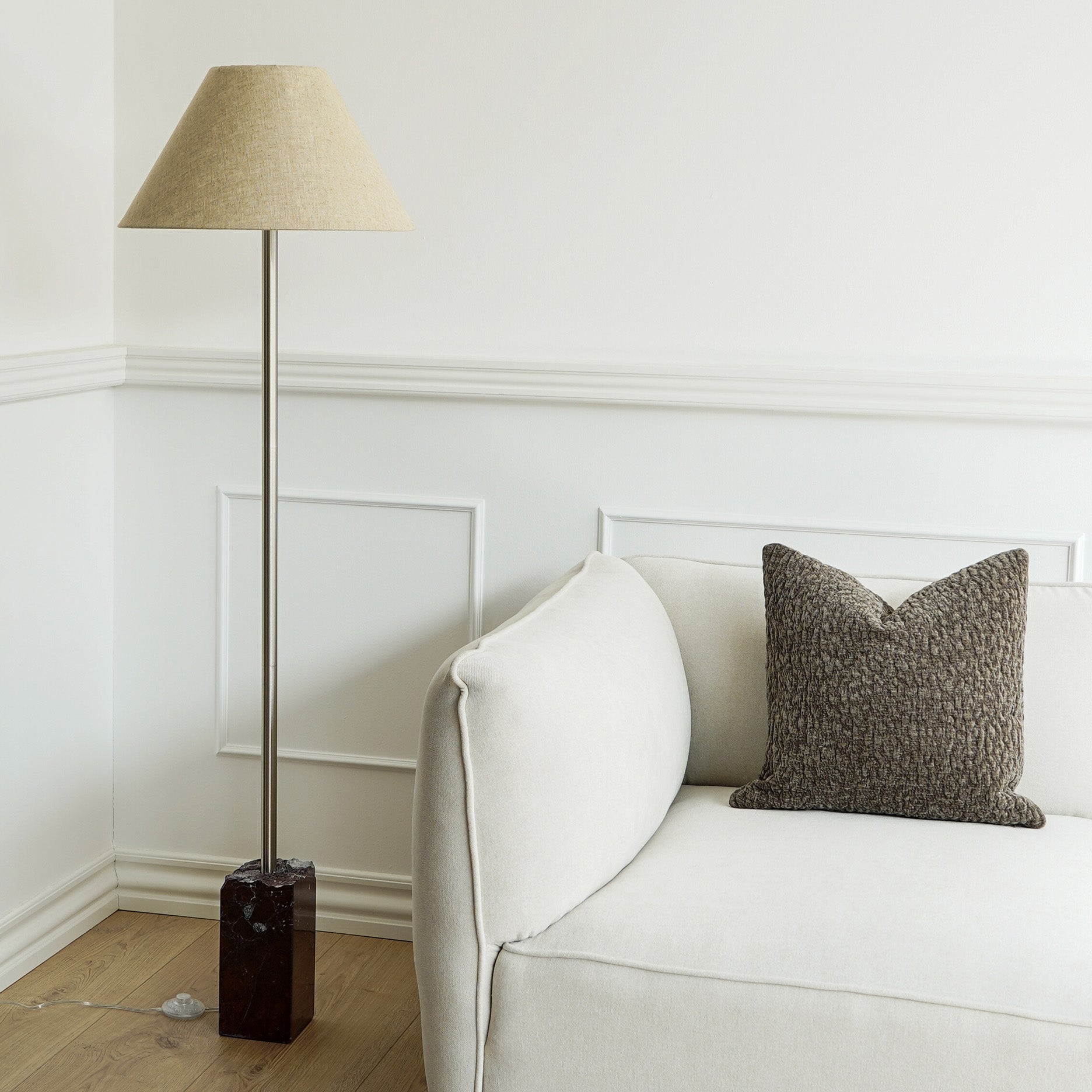Rote Marmor-Stehlampe